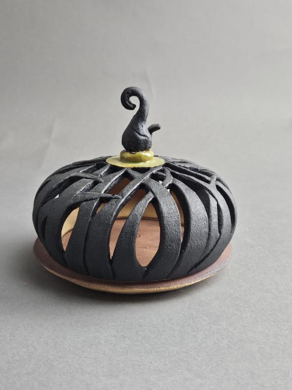 Tiny lantern with separate base